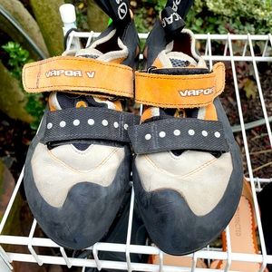 Scarpa Vapor V climbing shoes, like new!